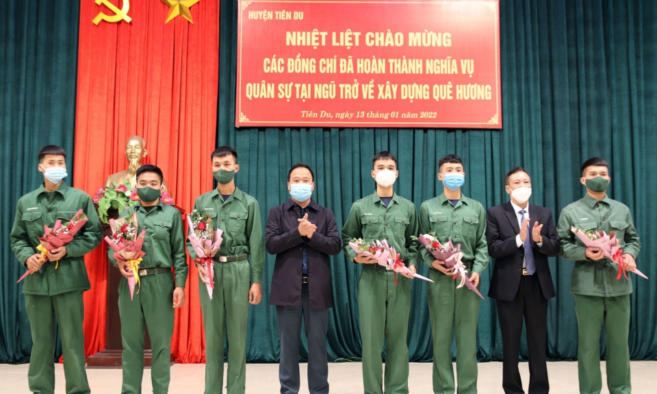 Đón 1.323 quân nhân xuất ngũ trở về địa phương