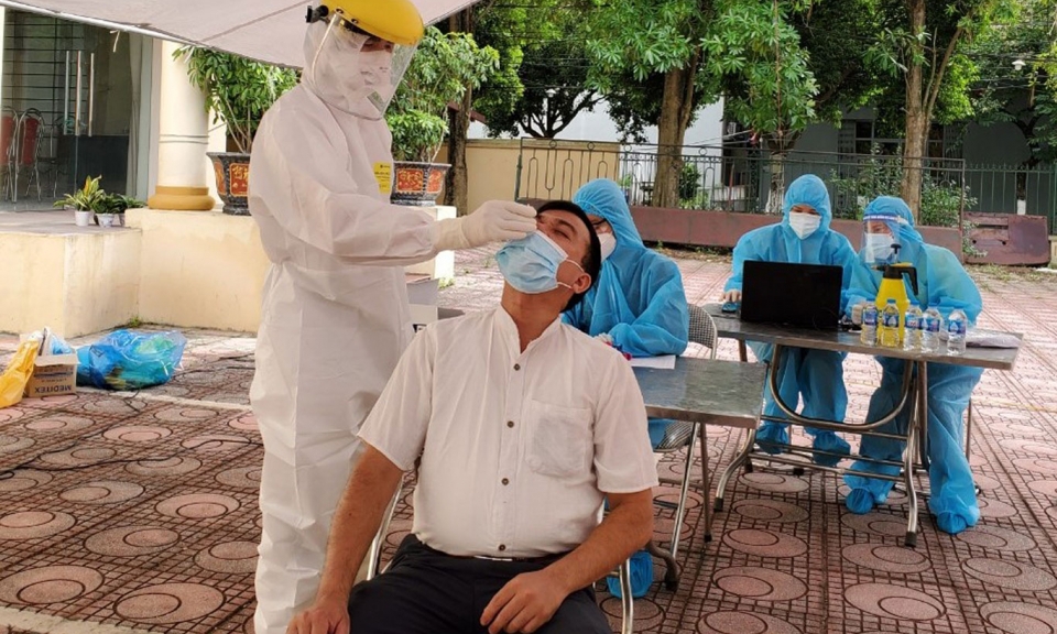 Hướng dẫn doanh nghiệp phòng, chống dịch và triển khai tiêm vắc-xin mũi thứ 3 cho công nhân
