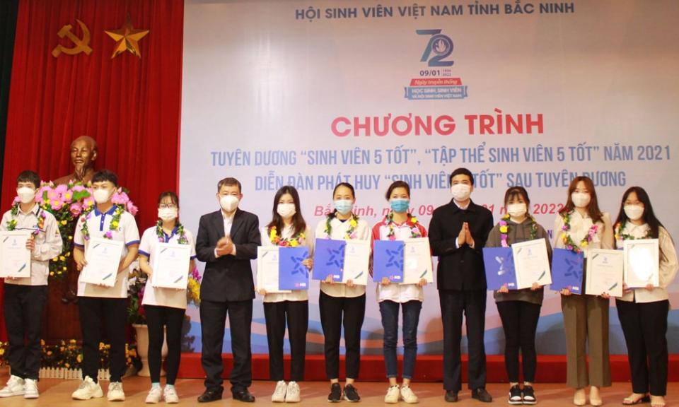 Tuyên dương 72 “Sinh viên 5 tốt”, 7 “Tập thể sinh viên 5 tốt” năm 2021