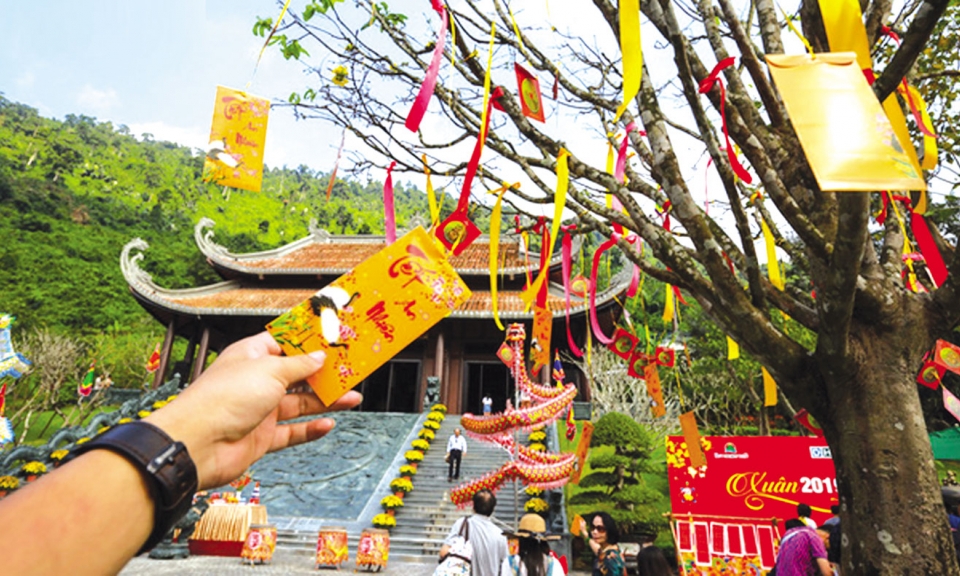 Hái lộc đầu năm
