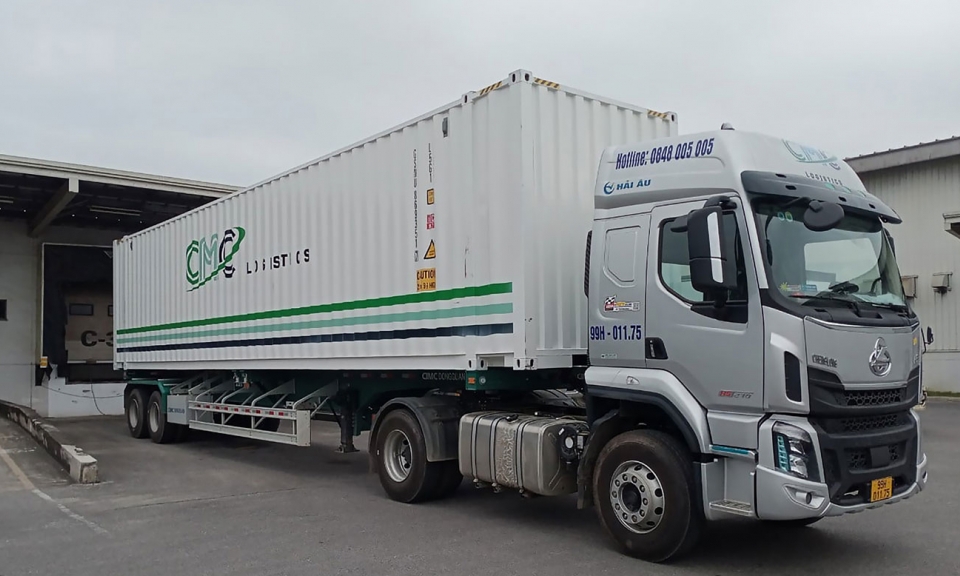 Áp lực tăng cước vận tải khi giá xăng dầu “leo thang”