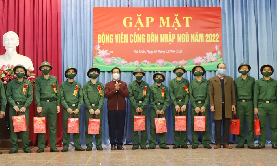 Thành phố Từ Sơn hoàn thành cấp phát quân trang, gặp mặt động viên công dân nhập ngũ