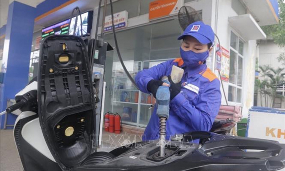 Giảm 50% thuế bảo vệ môi trường đối với xăng, dầu