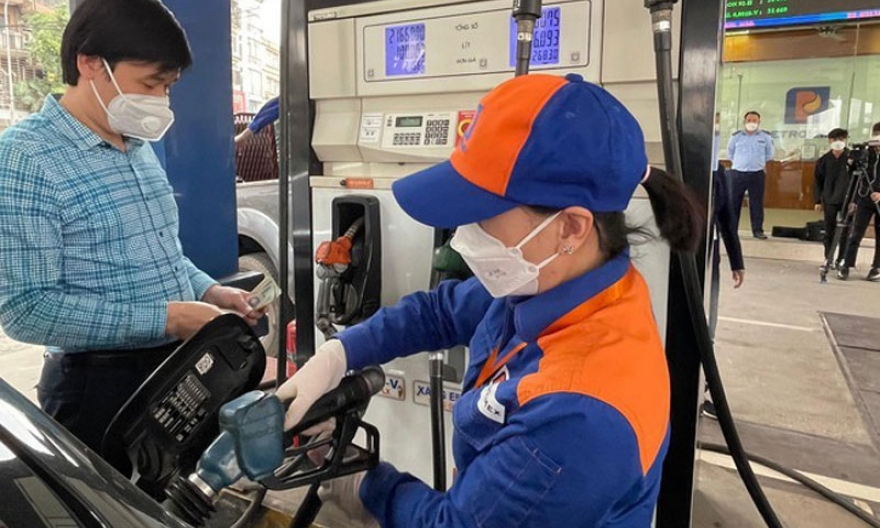 Thường vụ Quốc hội xem xét giảm thuế môi trường với xăng dầu vào ngày 23/3