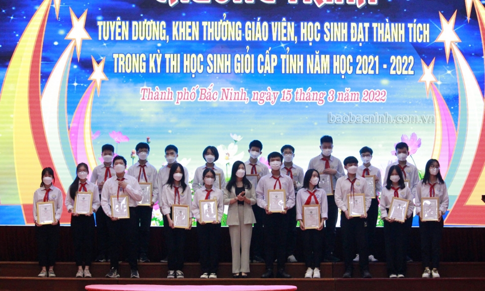 Thành phố Bắc Ninh: khen thưởng giáo viên, học sinh tiêu biểu trong kỳ thi học sinh giỏi cấp tỉnh năm học 2021-2022