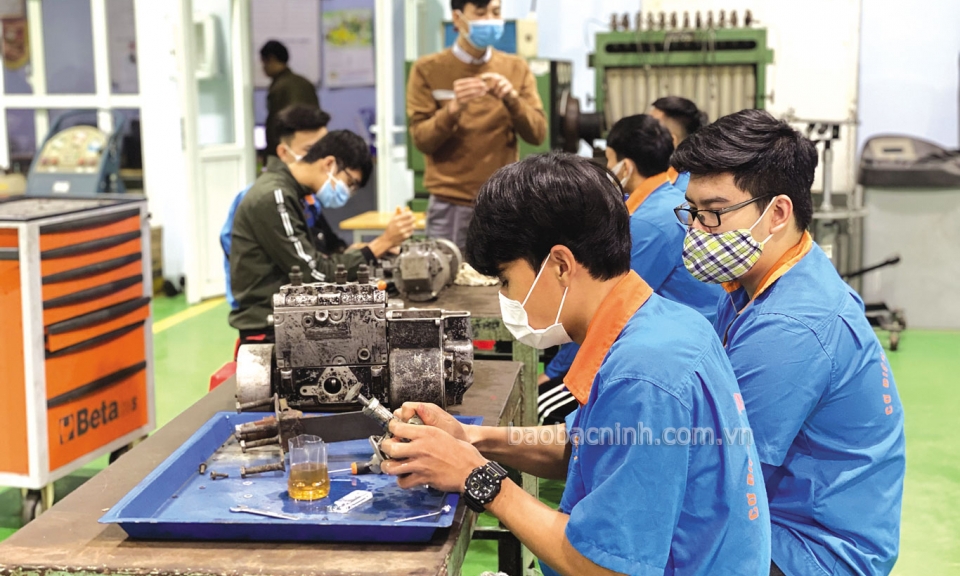 Cơ sở giáo dục nghề nghiệp  thích ứng an toàn với COVID-19