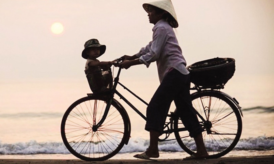 Cha mẹ là người thầy  đầu tiên và suốt đời của con