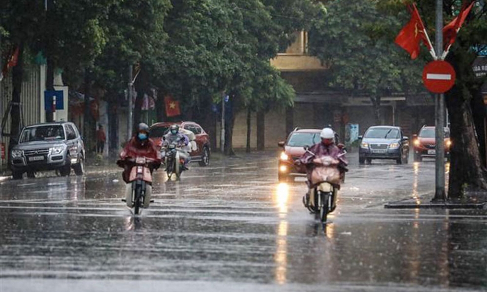 Đêm 30/4, Bắc Bộ mưa dông chuyển lạnh