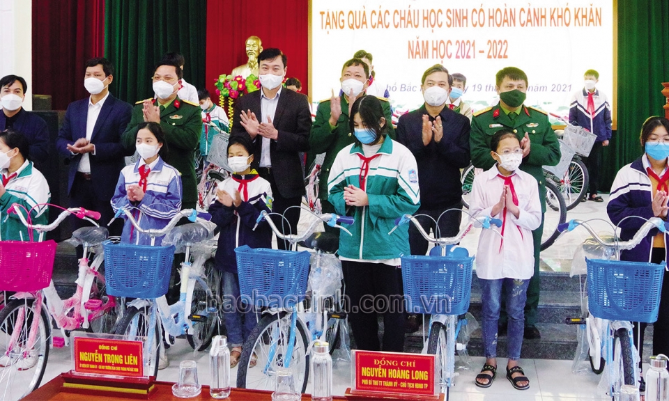 Học và làm theo Bác,  xứng danh Bộ đội Cụ Hồ