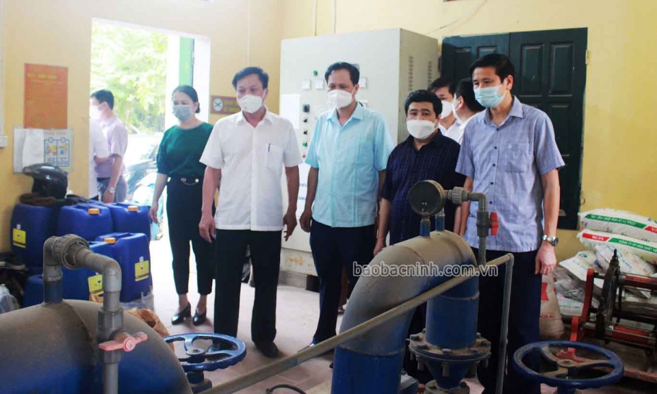 Ban Văn hóa – Xã hội giám sát chất lượng nước sạch tại một số đơn vị