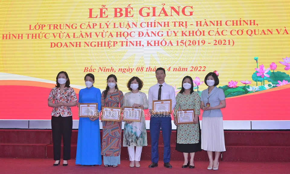 85 học viên tốt nghiệp Trung cấp Lý luận Chính trị - Hành chính