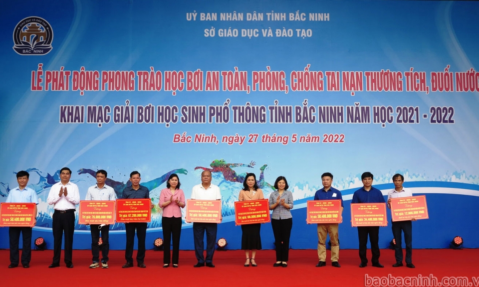 Phát động phong trào học bơi an toàn trong học sinh phổ thông