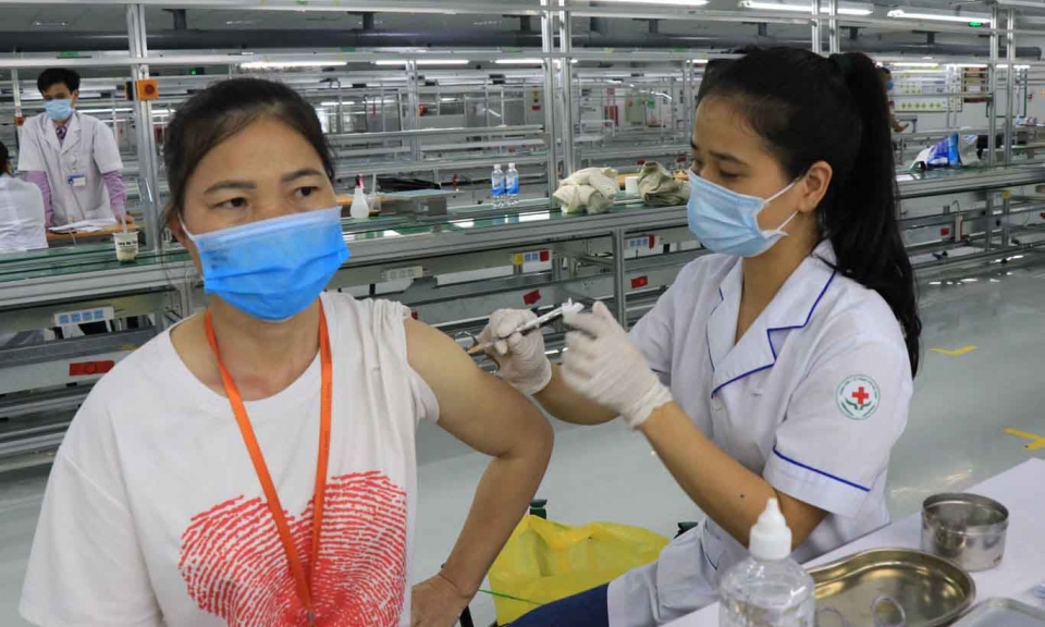 Triển khai kế hoạch tiêm vắc-xin phòng COVID-19 (mũi 4) cho người lao động trong KCN