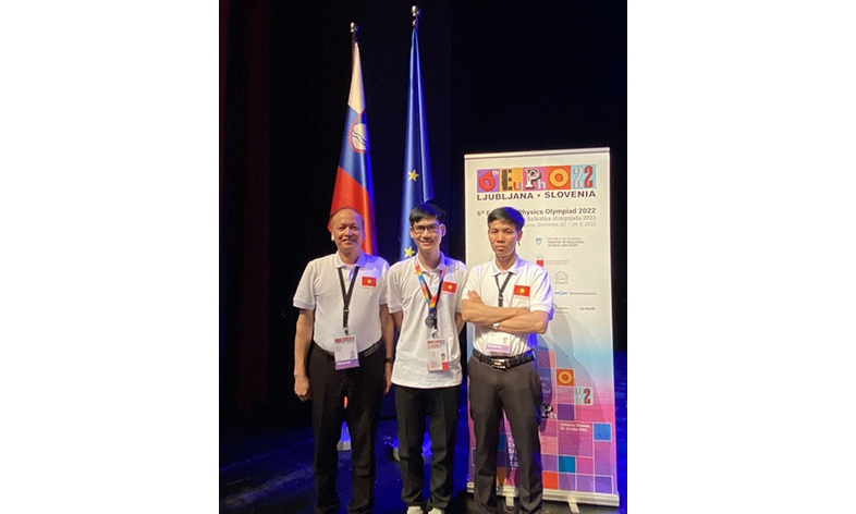 Nguyễn Tuấn Phong giành Huy chương Bạc  Olympic Vật lý Châu Âu