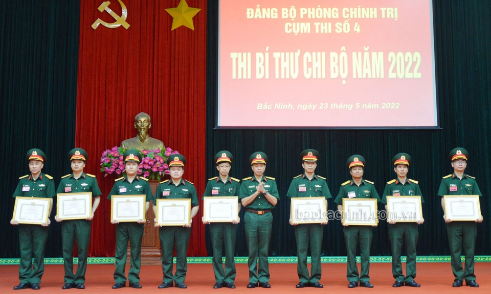 Thi Bí thư chi bộ Cụm thi số 4 thuộc Đảng bộ Quân sự tỉnh