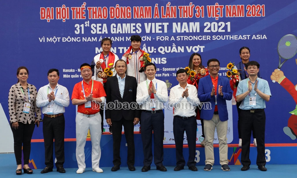 Lãnh đạo tỉnh dự khán và trao giải môn Quần vợt SEA Games 31