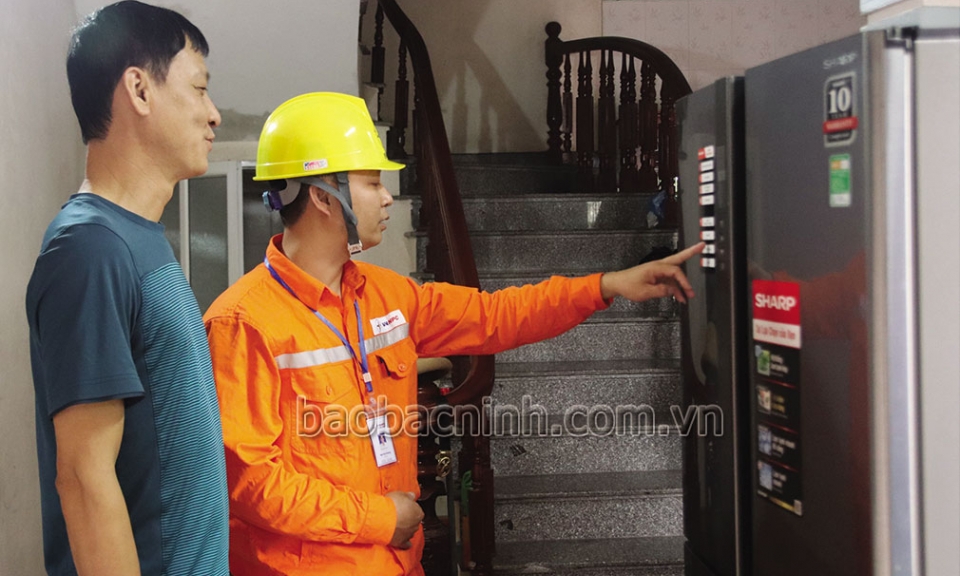 Cảnh báo hóa đơn tiền điện tăng cao trong mùa hè