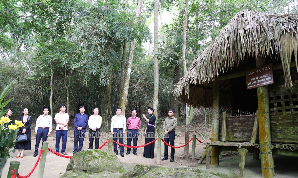 Về Tân Trào nhớ Bác