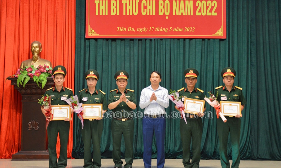 Thi Bí thư chi bộ thuộc các Đảng bộ Quân sự huyện Tiên Du, Yên Phong và thành phố Từ Sơn