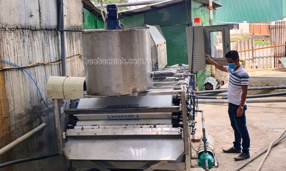 Xử phạt cơ sở xả trộm nước thải tại Phong Khê