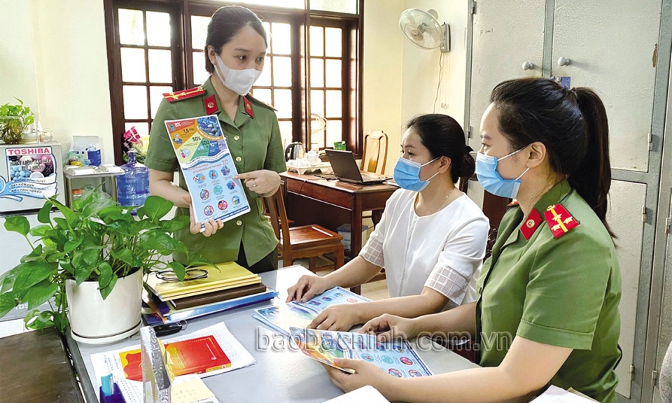 Những “bông hồng thép”  trên mặt trận bảo vệ an ninh chính trị