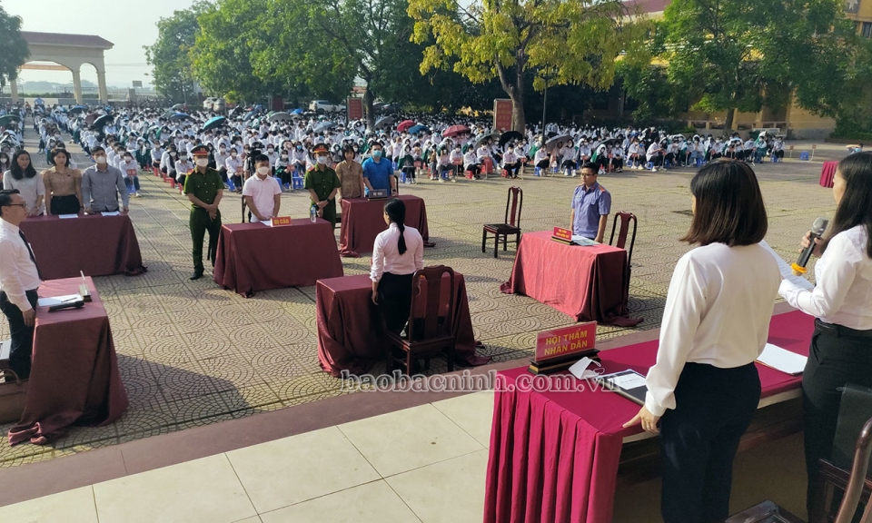 Tuyên truyền, phổ biến pháp luật cho học sinh khối THPT