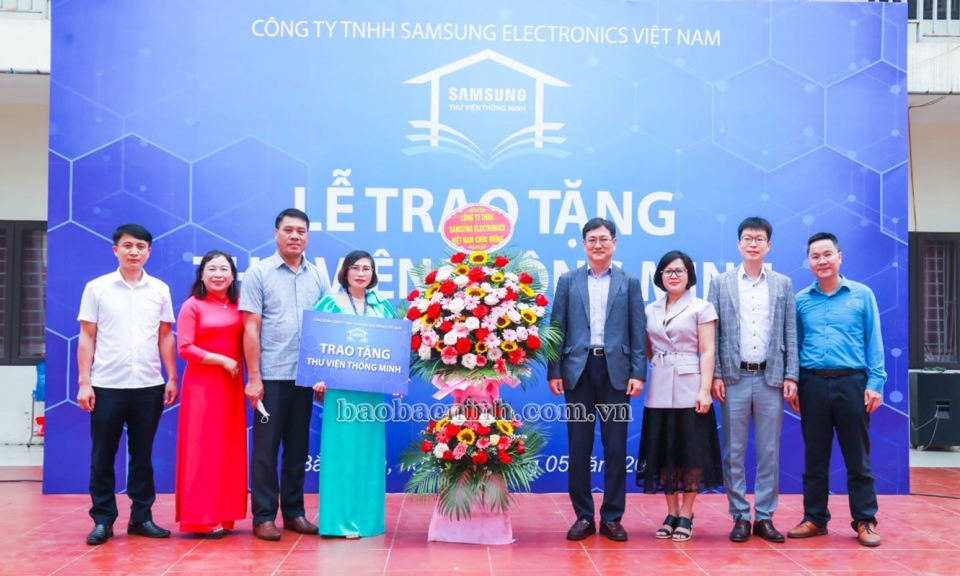 SEV bàn giao Thư viện thông minh cho trường Tiểu học Đông Phong