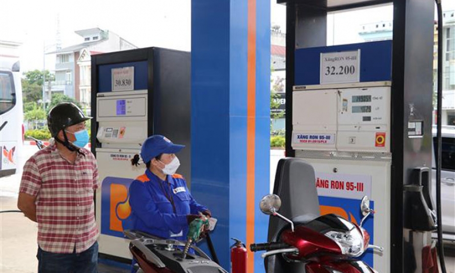 Bộ Tài chính đề xuất giảm 1.000 đồng/lít thuế bảo vệ môi trường đối với xăng