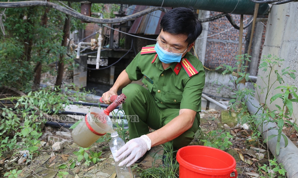 Kiểm tra phát hiện hộ kinh doanh xả thải trái phép