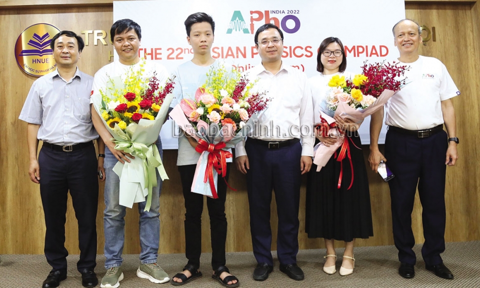 Khép lại năm học vượt khó thành công