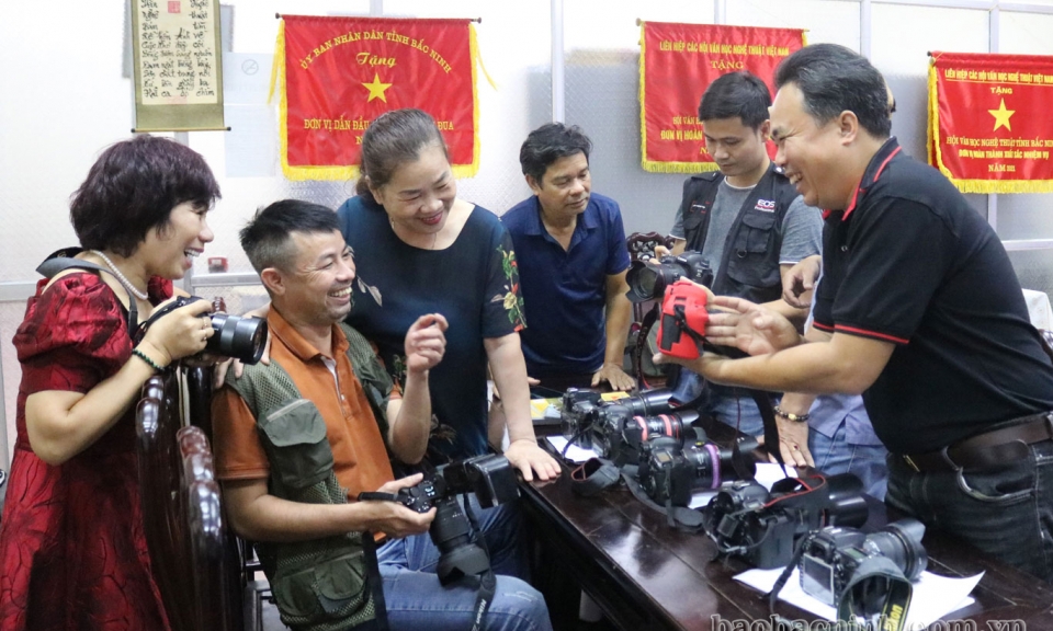 Tập huấn kỹ năng xử lý hậu kỳ đối với ảnh nghệ thuật