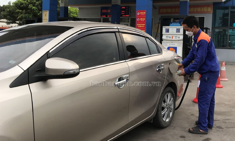 Chỉ số giá tiêu dùng nhóm giao thông tăng cao do điều chỉnh tăng giá xăng, dầu
