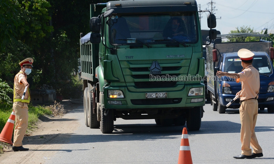 Xử lý gần 700 trường hợp vi phạm trật tự an toàn giao thông