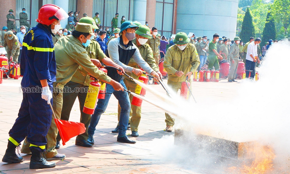Lấy phòng cháy làm trọng tâm