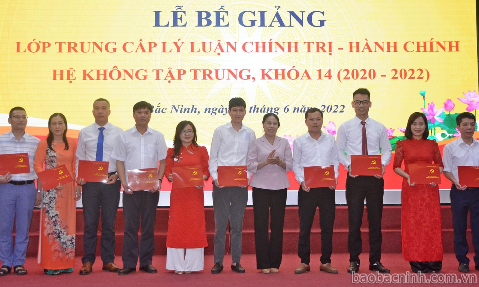 85 học viên tốt nghiệp Trung cấp Lý luận Chính trị - Hành chính