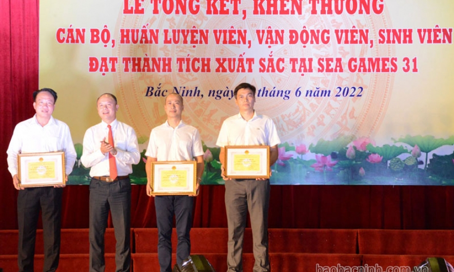 Trường Đại học TDTT Bắc Ninh khen thưởng cán bộ, HLV, VĐV, sinh viên đạt thành tích xuất sắc tại SEA Games 31