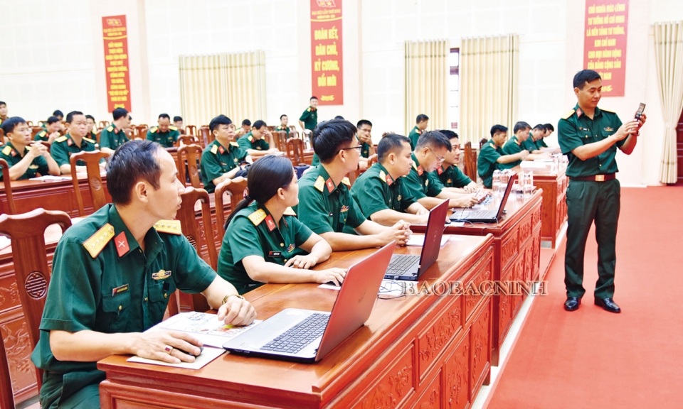 Xây dựng lực lượng vũ trang tỉnh  vững mạnh về chính trị, tư tưởng