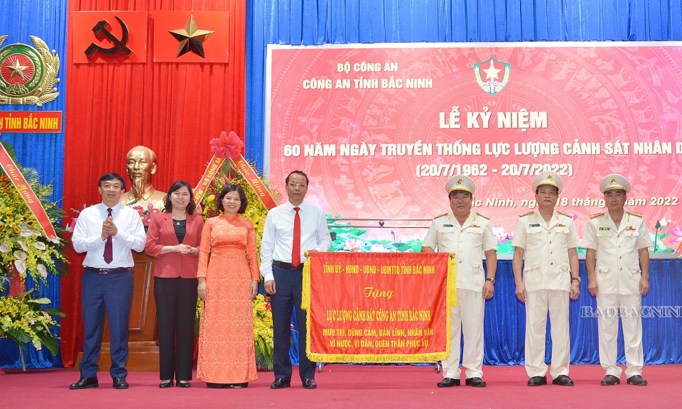 Kỷ niệm 60 năm Ngày truyền thống  lực lượng Cảnh sát nhân dân
