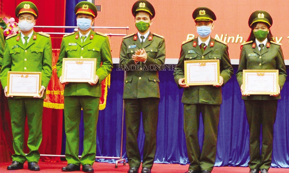 Nhiều năm liền giữ vững danh hiệu  “Đơn vị quyết thắng”