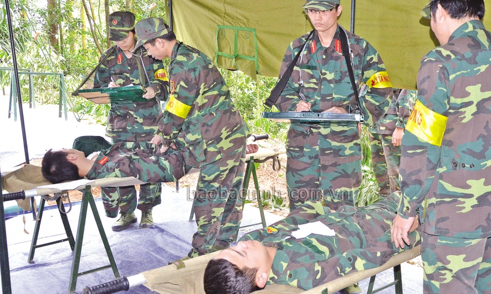 Lính quân y học và làm theo Bác
