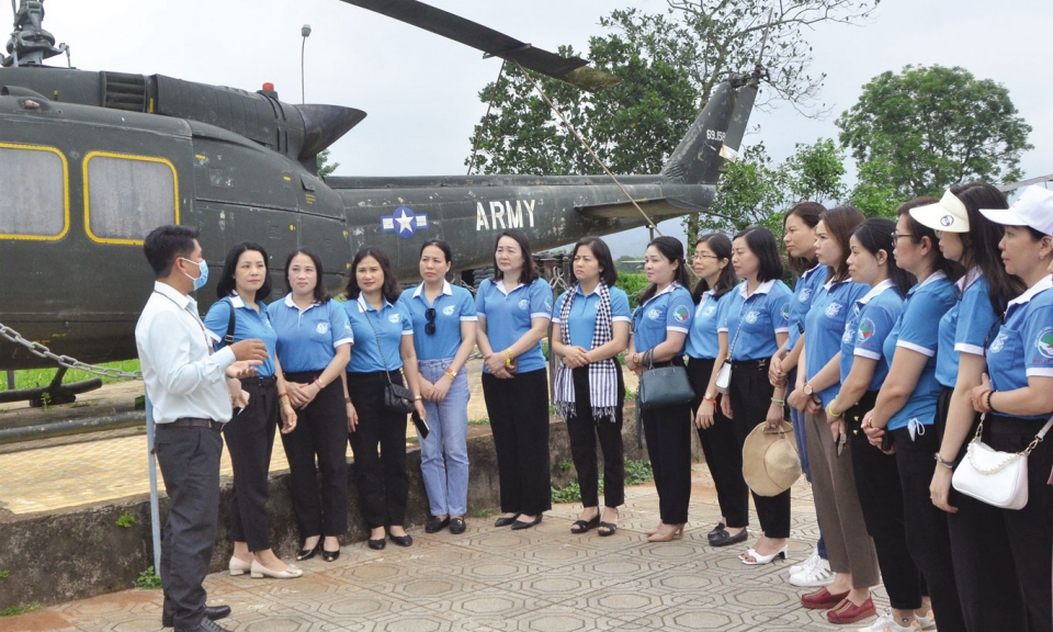 Về miền đất thiêng