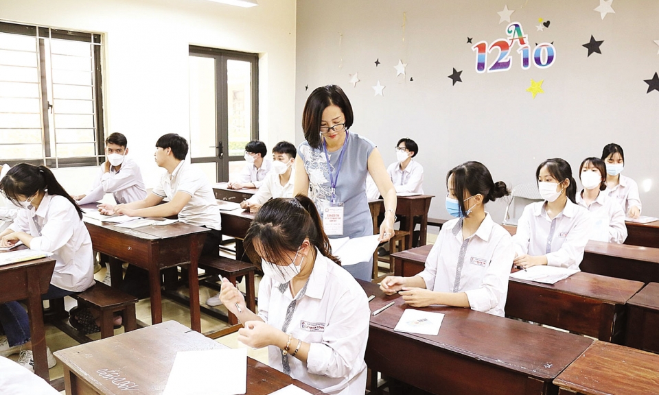 Thí sinh hoàn thành ngày đầu tiên  kỳ thi tốt nghiệp THPT