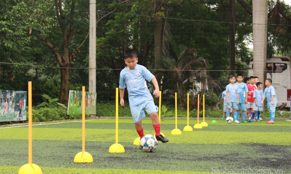 Tổ chức sân chơi “Thử thách bóng đá”