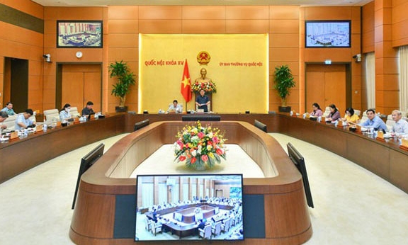 Ủy ban Thường vụ Quốc hội nhất trí giảm thuế bảo vệ môi trường với xăng, dầu, mỡ nhờn về mức sàn