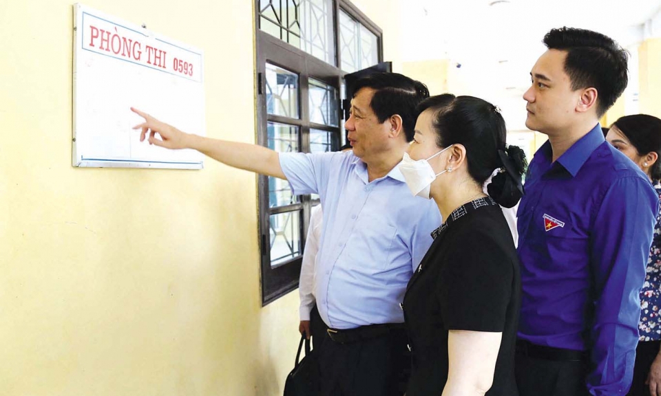 Lãnh đạo tỉnh kiểm tra công tác chuẩn bị thi tốt nghiệp THPT  tại Gia Bình