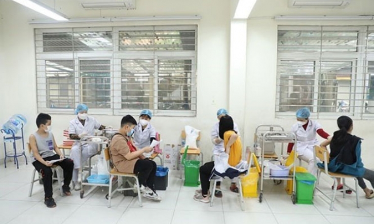 Thủ tướng chỉ đạo đẩy nhanh tiêm vaccine phòng COVID-19 mũi 3, mũi 4