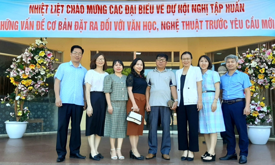Tập huấn "Những vấn đề cơ bản đặt ra đối với văn học, nghệ thuật trước yêu cầu mới"