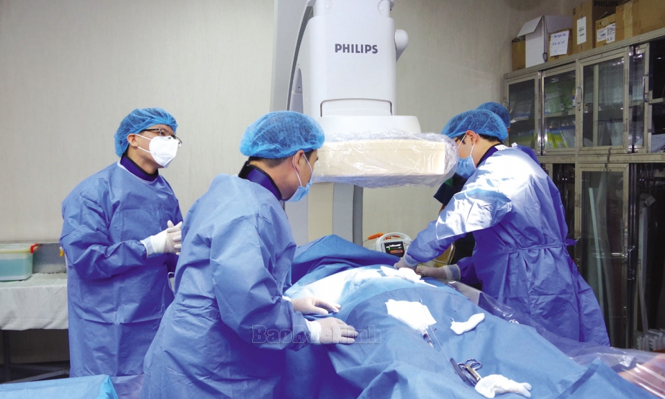 Chuyển giao kỹ thuật “đặt máy tạo nhịp vĩnh viễn” tại Bệnh viện Quân y 110