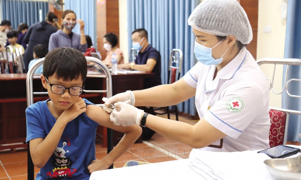 Tăng cường phòng, chống dịch  và đẩy nhanh tiến độ tiêm vắc-xin phòng COVID-19