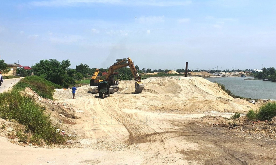 Không buông lỏng quản lý khai thác, tập kết cát, sỏi lòng sông